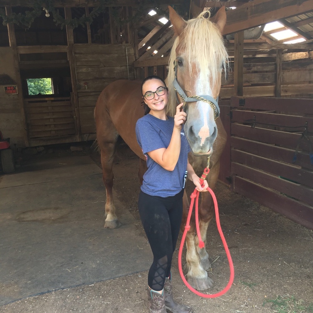 Meet your Posher, Cassi